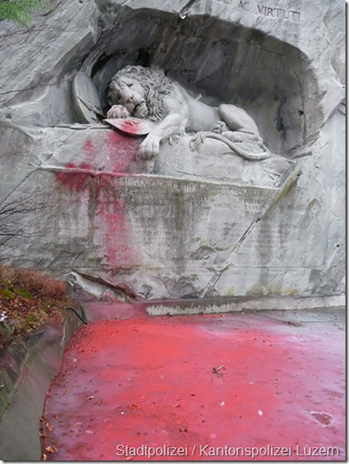 Luzerner Löwendenkmal mit roter Farbe beworfen